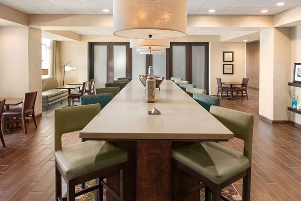 Images Hampton Inn Lincoln Airport