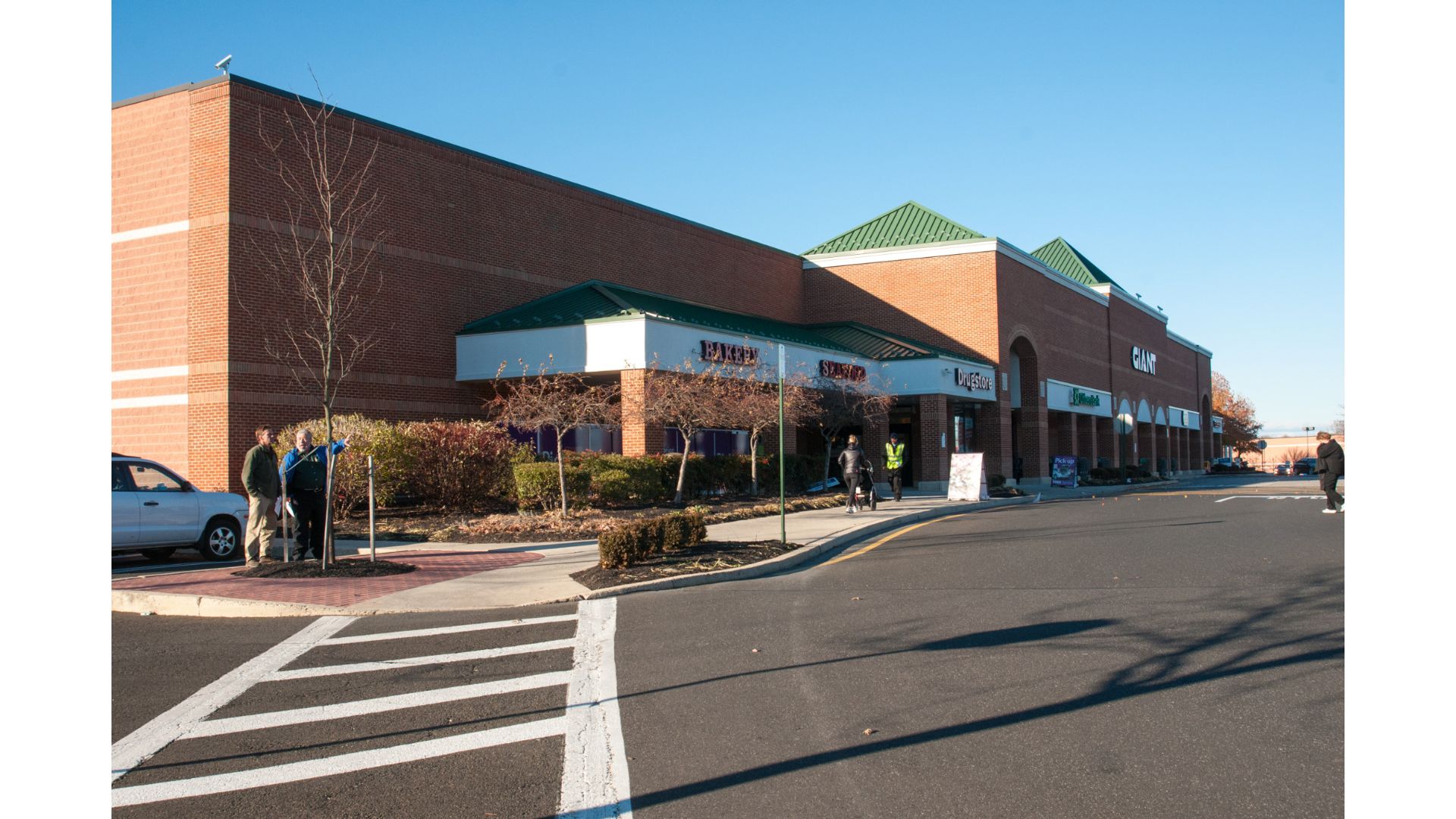 Montgomery Square 1201 Knapp Rd Montgomeryville, PA Shopping Centers