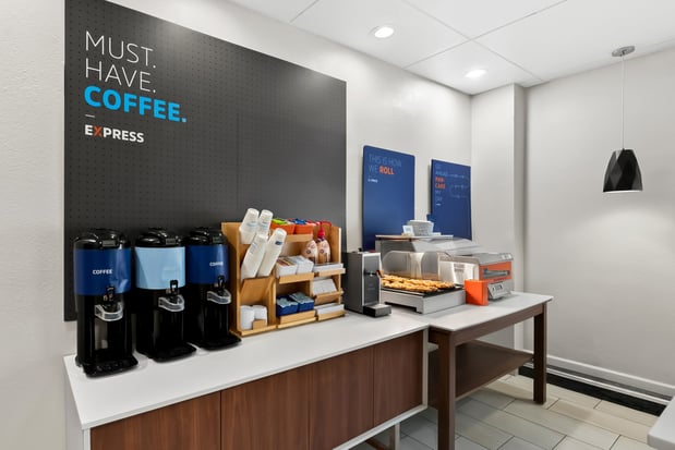 Images Holiday Inn Express & Suites Raleigh NE - Medical Ctr Area by IHG