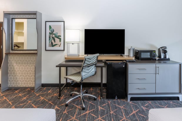 Images Holiday Inn & Suites Tulsa South by IHG