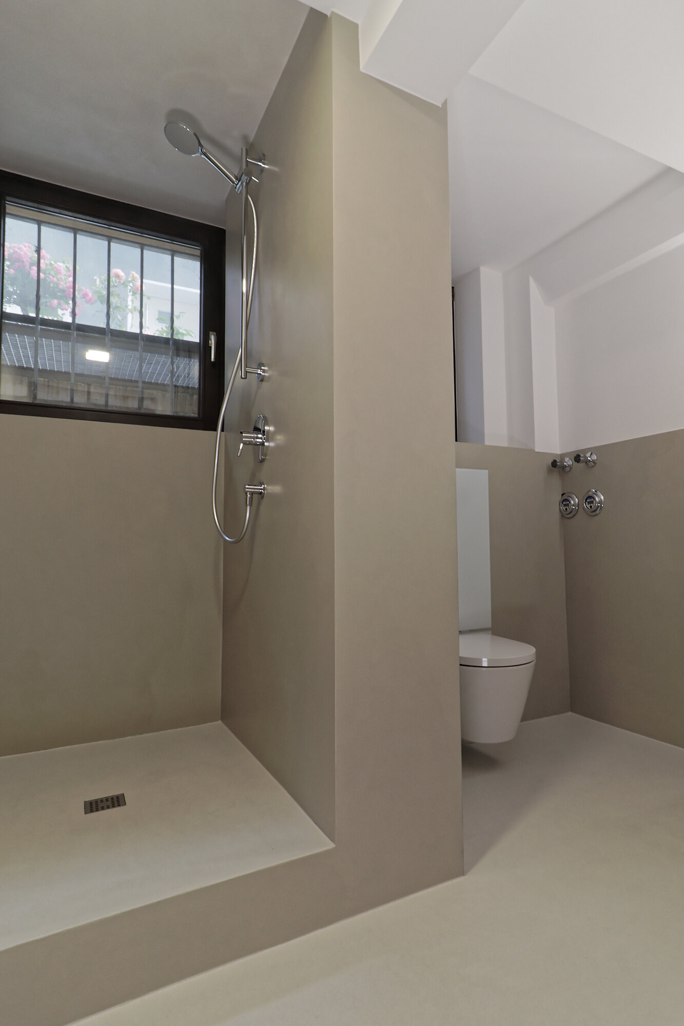 Fliesen und Fugenlos  Fugenloses Bad, Boden & Treppe - Design ohne Grenzen, Im Thurner Feld 13 in Köln