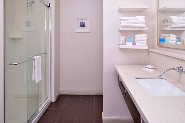 Images Hampton Inn & Suites Dallas Market Center