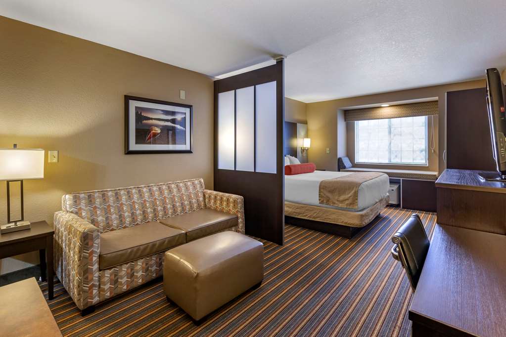 Images Best Western Plus Woodstock Inn & Suites
