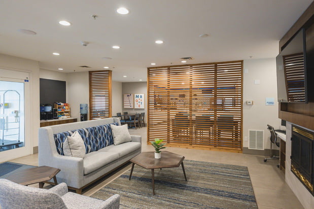 Images Holiday Inn Express & Suites Marquette by IHG