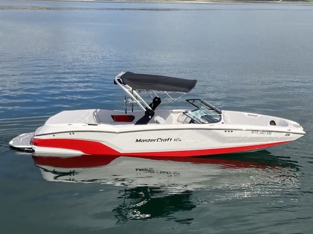 Images Nautical Boat Club - Volente
