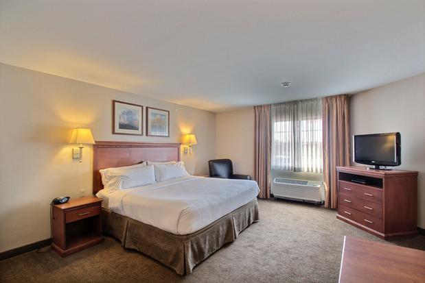 Images Candlewood Suites Milwaukee Airport-Oak Creek, an IHG Hotel