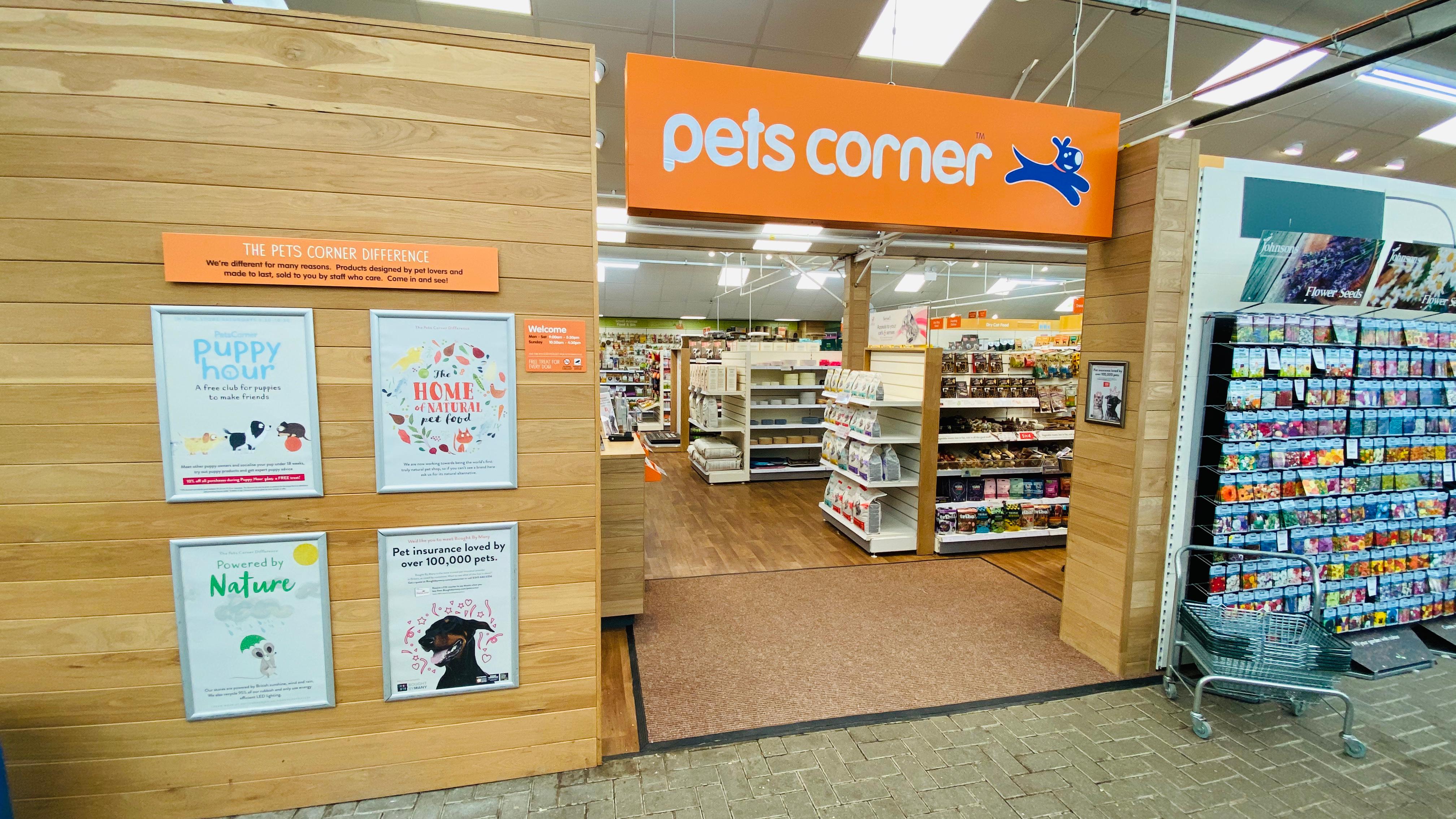 Pet corner. Зоомагазины в Англии. Pet Corner зоосалон Патрики. Pet shop магазин для животных в Англии.