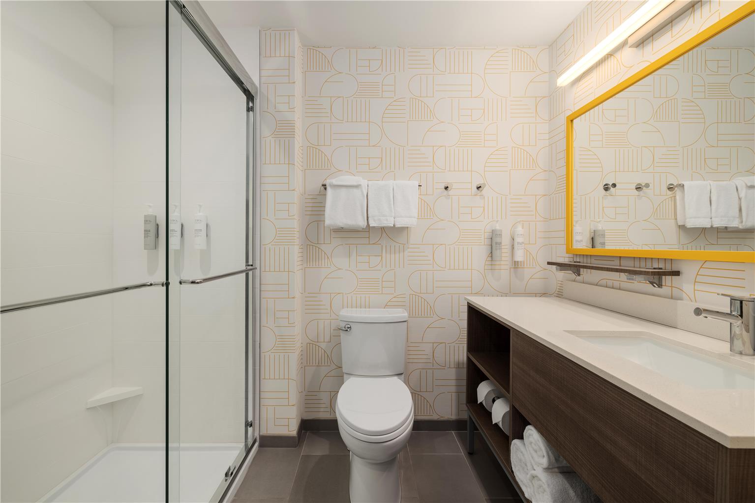 Guest room bath