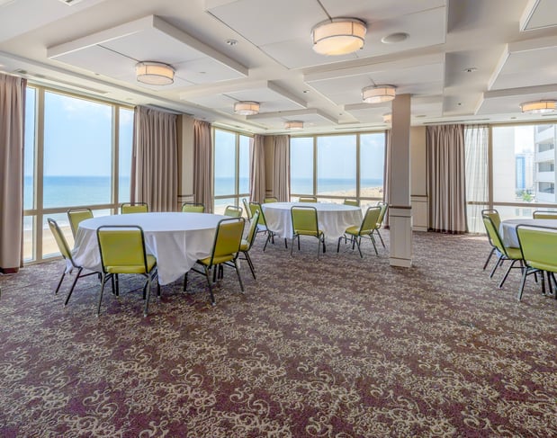 Images Holiday Inn & Suites Virginia Beach - North Beach by IHG