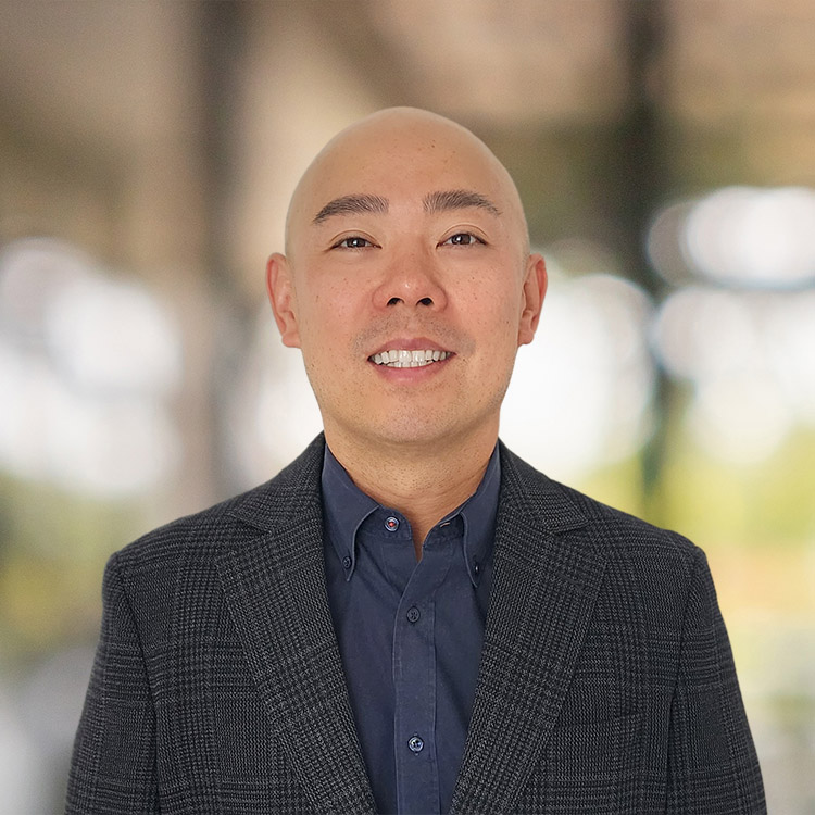 Headshot of Peter Hang, a wealth advisor at Chase