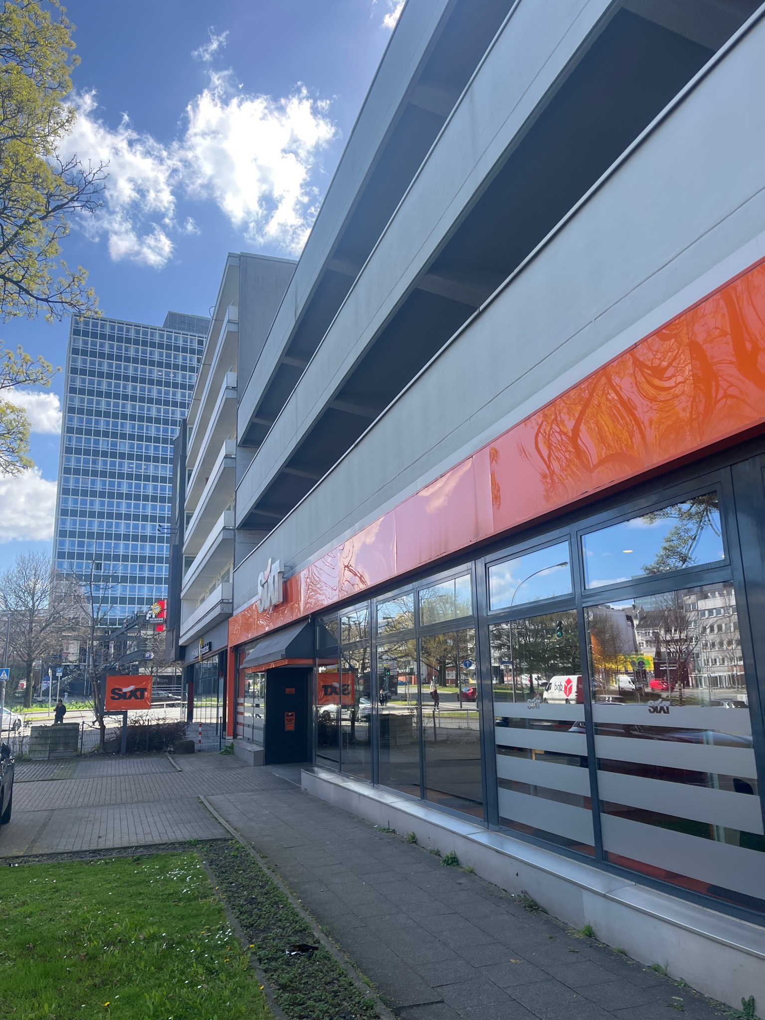 SIXT Auto- und Transportervermietung Essen Limbecker Platz, Ostfeldstr. 9 in Essen