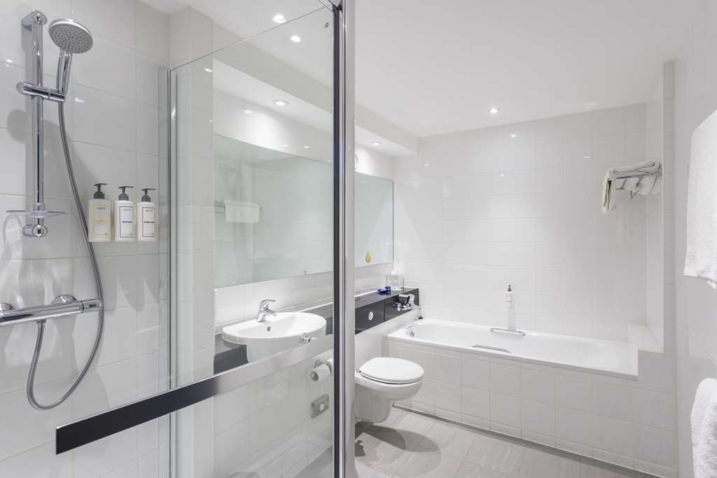 Suite Bathroom
