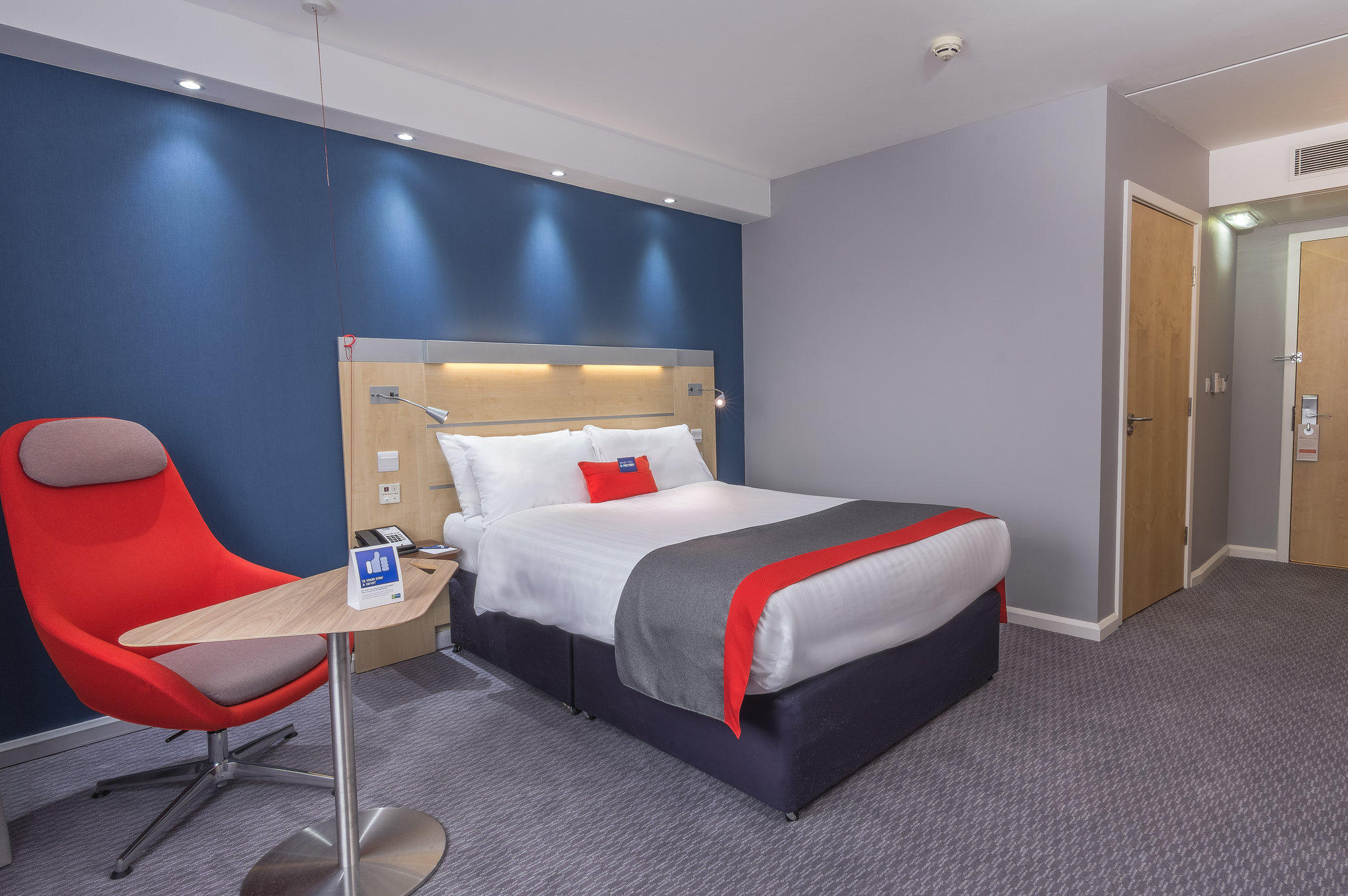 Holiday Inn Express Kettering, an IHG Hotel Kettering 01536 210210