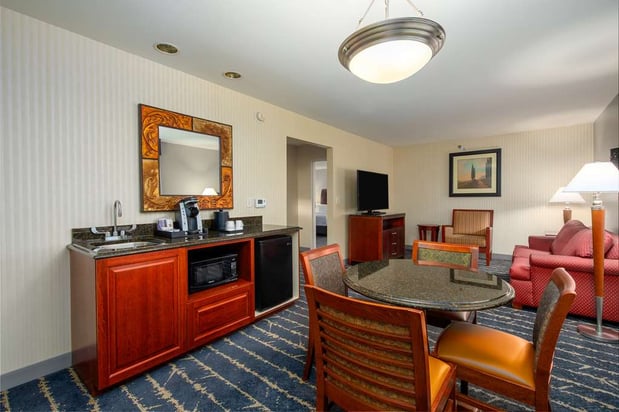 Images Hilton Garden Inn Milwaukee Northwest Conference Center