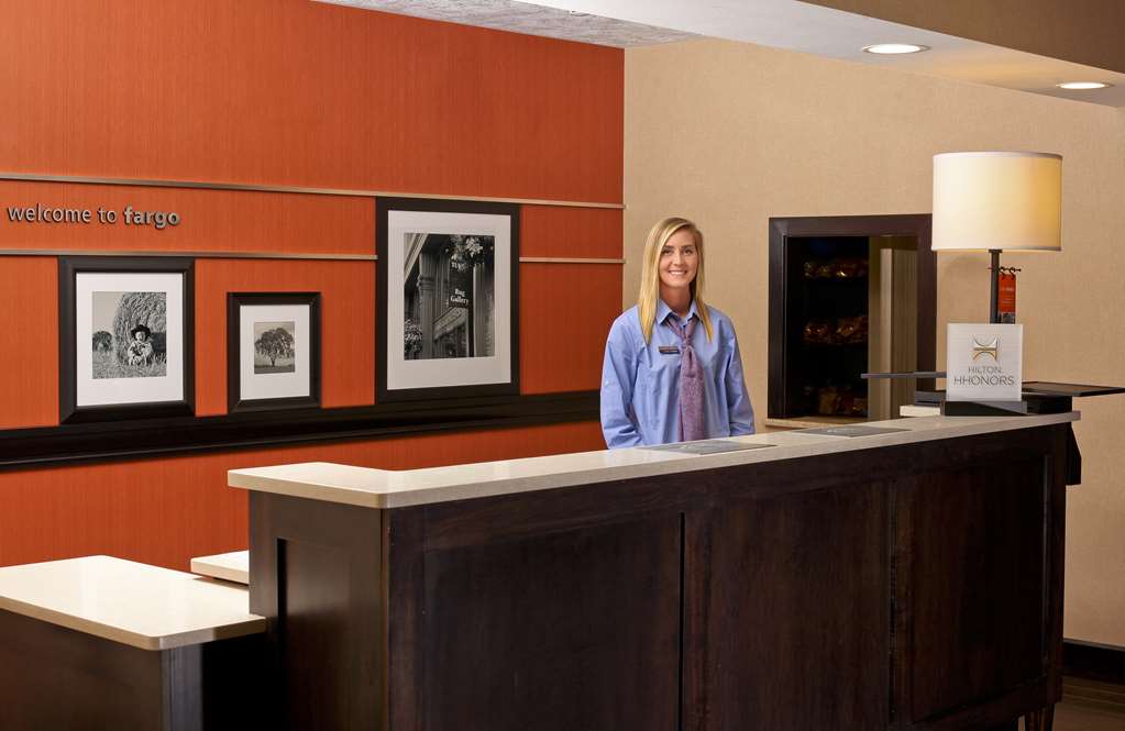 Reception Hampton Inn & Suites Fargo Medical Center Fargo (701)356-8070