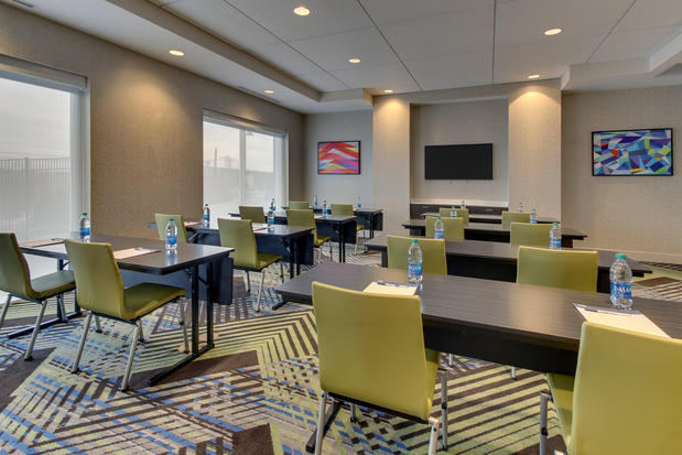 Images Holiday Inn Express & Suites Nashville Metrocenter Downtown by IHG