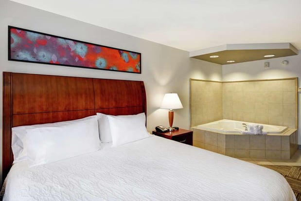 Images Hilton Garden Inn Gulfport Airport