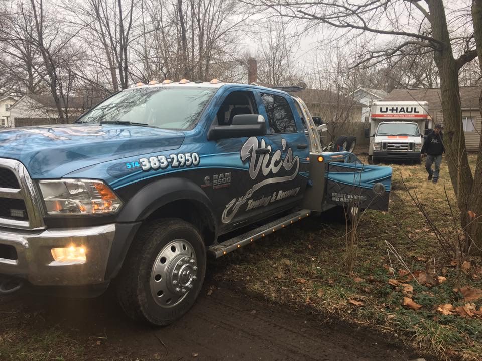 Vic's Towing & Recovery LLC Photo