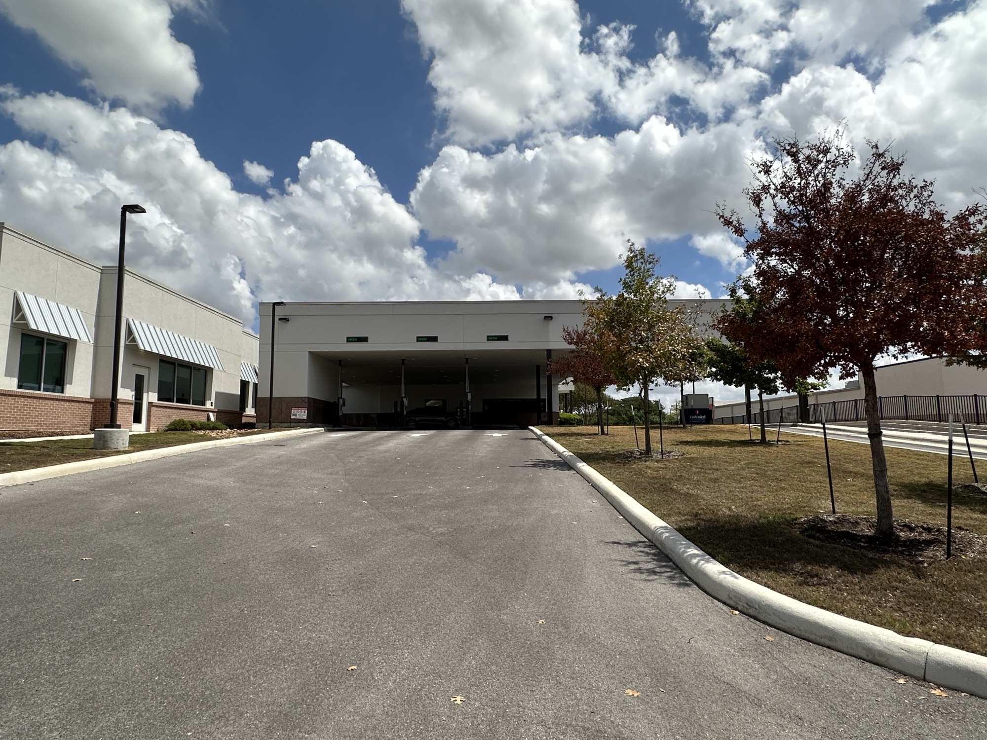 First United Bank - Schertz - exterior bank teller lanes