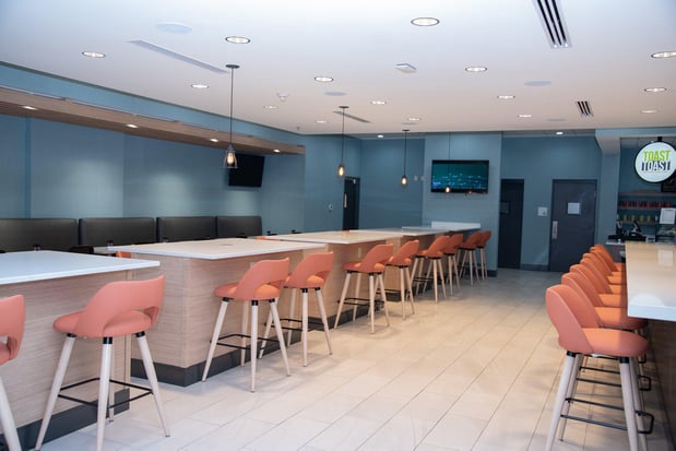 Images Holiday Inn & Suites Fayetteville W-Fort Bragg Area by IHG