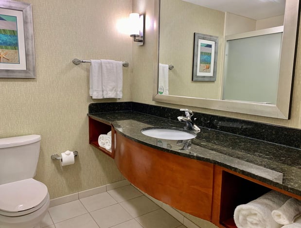 Images Holiday Inn & Suites Virginia Beach - North Beach by IHG