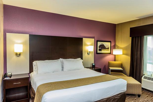 Images Holiday Inn Express Cheektowaga North East by IHG