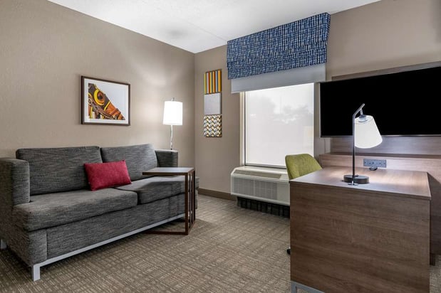 Images Hampton Inn & Suites Louisville East