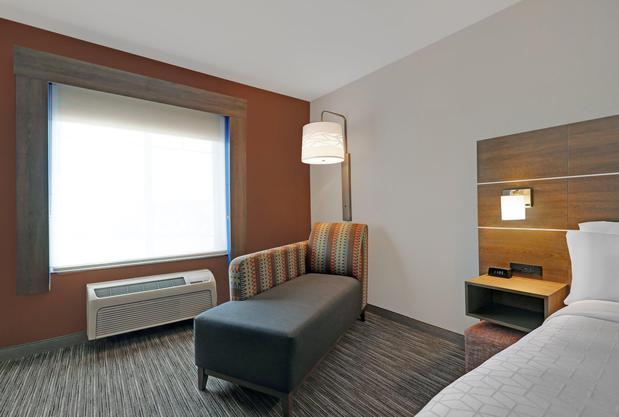 Images Holiday Inn Express & Suites Newport, an IHG Hotel