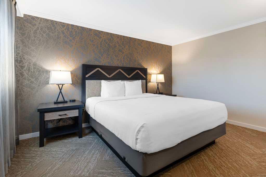 King room with living room Best Western Plus Inn At The Vines Napa (707)257-1930
