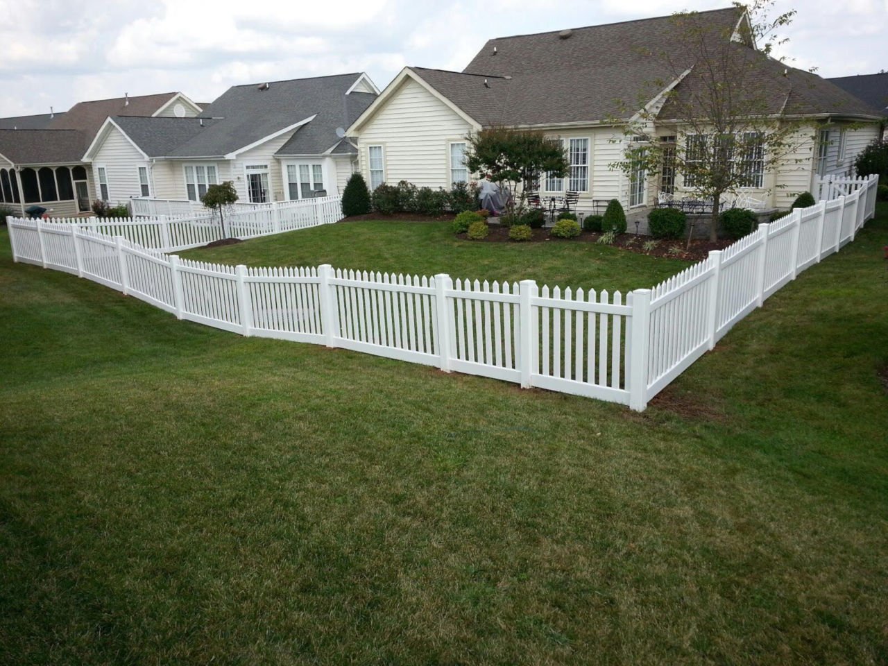 Beitzell Fence - White Vinyl Fence Beitzell Fence Co. Gainesville (703)691-5891