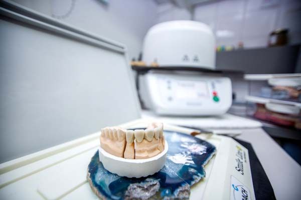 Bilder Zahnarzt und Oralchirurg Baha Kasem, Dr. Ilzhöfer