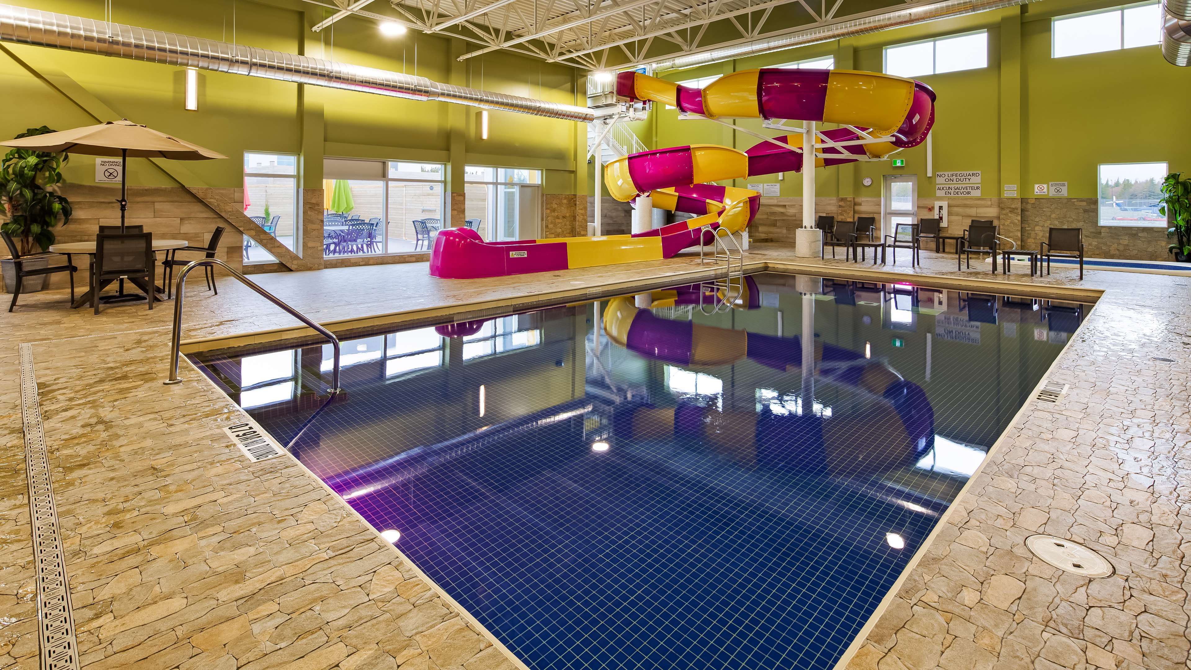 Best Western Plus St. John's Airport Hotel And Suites à St. John's: Indoor Pool