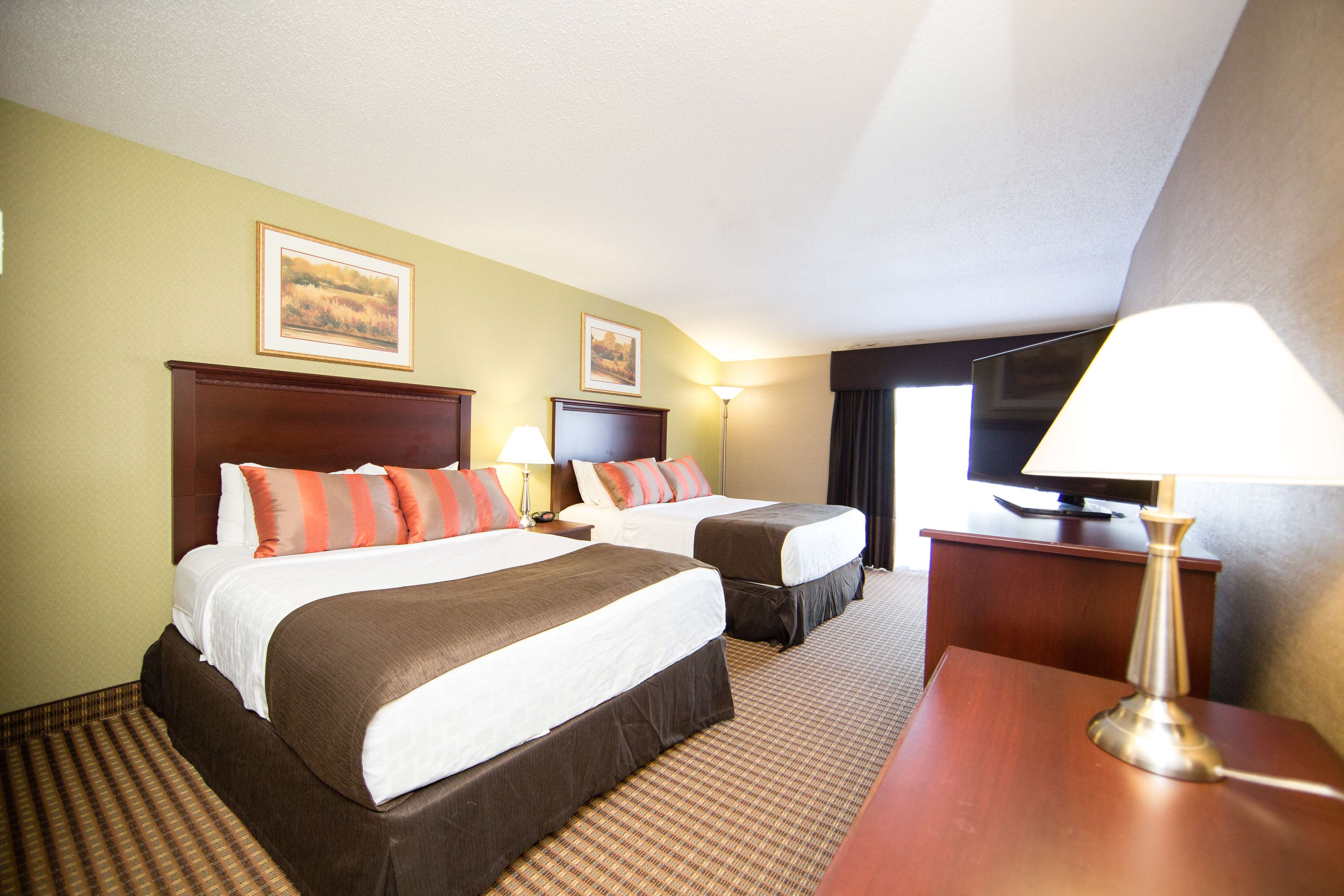 Two Queen Bed Room Best Western Plus Ottawa Kanata Hotel & Conference Centre Ottawa (613)828-2741