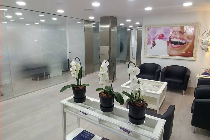 Clinica Dental Adeslas Via Augusta Dentista