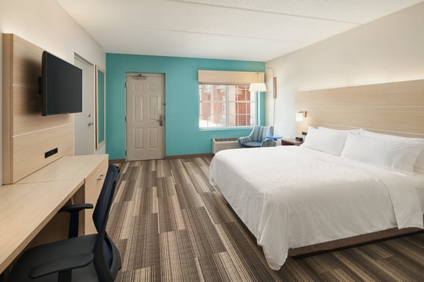 Images Holiday Inn Express Building 6007