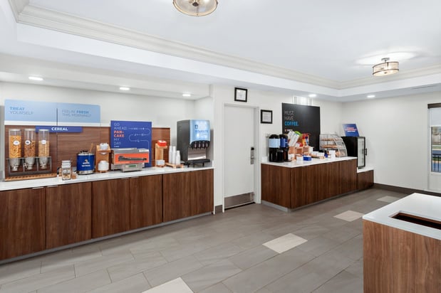 Images Holiday Inn Express & Suites Chicago-Algonquin by IHG