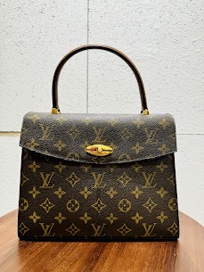 Images KOMEHYO（コメ兵）買取センター京橋京阪モール