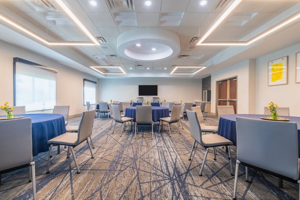 Images Holiday Inn Express & Suites Kansas City Airport by IHG