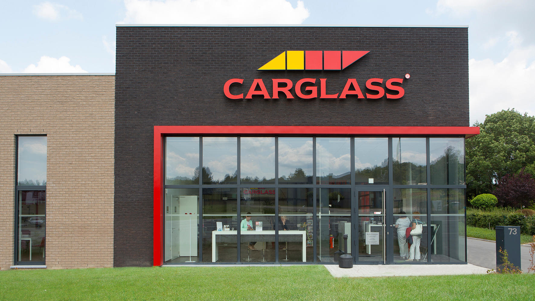 Images Carglass® Marche-en-Famenne : Remplacer & réparer les vitres de voiture