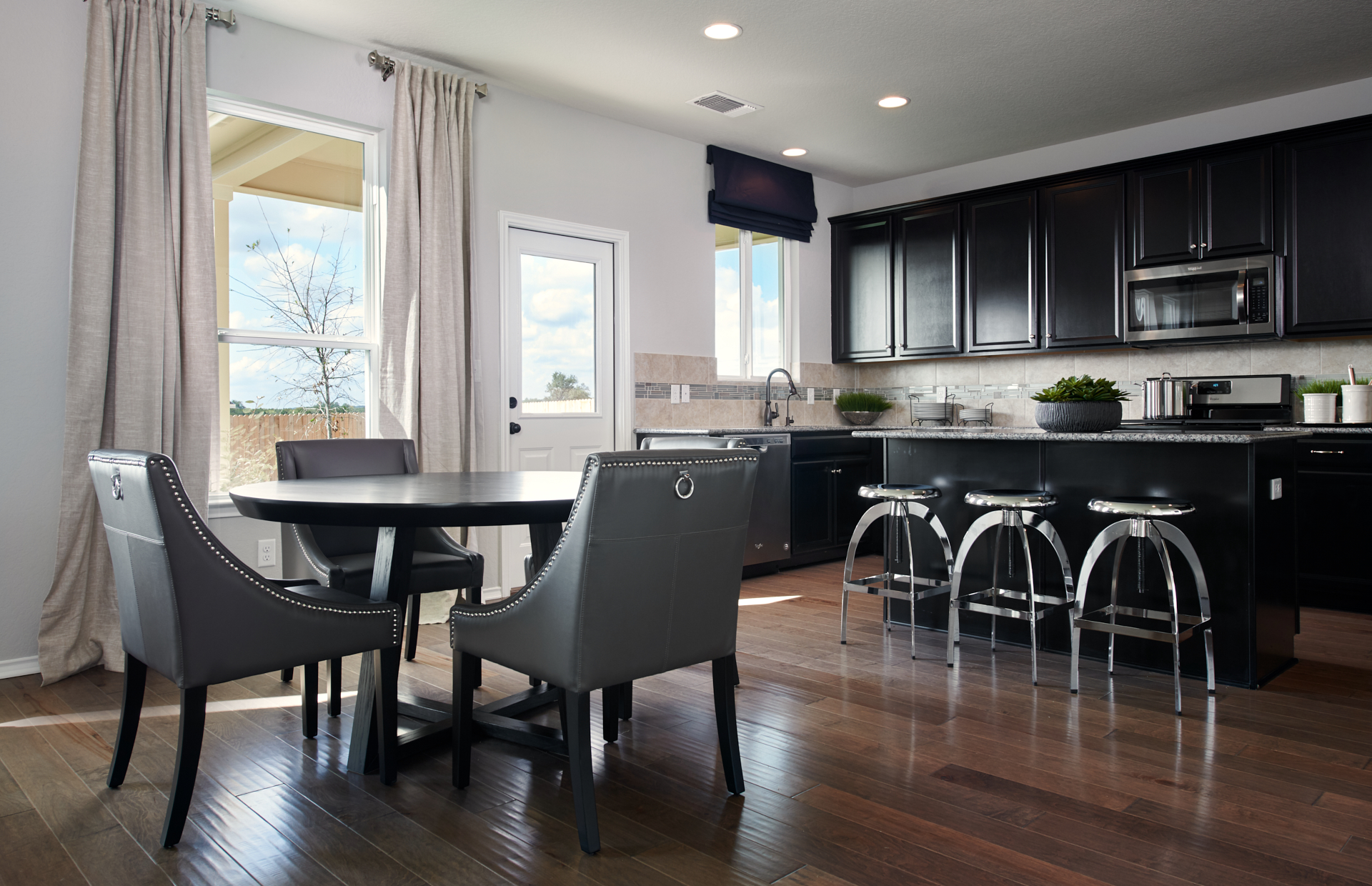 Eat in kitchen