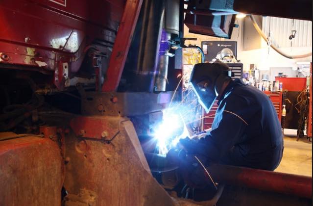 Images DB Diesel - Garage - Road Service 24h/7 - Truck - Trailer - Machinerie lourde Napierville