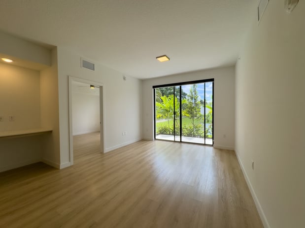 Images Caroline Golden Glades