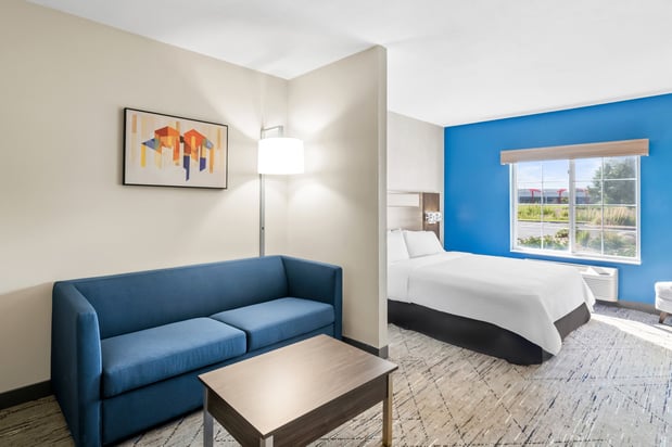 Images Holiday Inn Express & Suites Council Bluffs - Conv Ctr Area by IHG