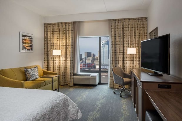 Images Hampton Inn & Suites Newport/Cincinnati