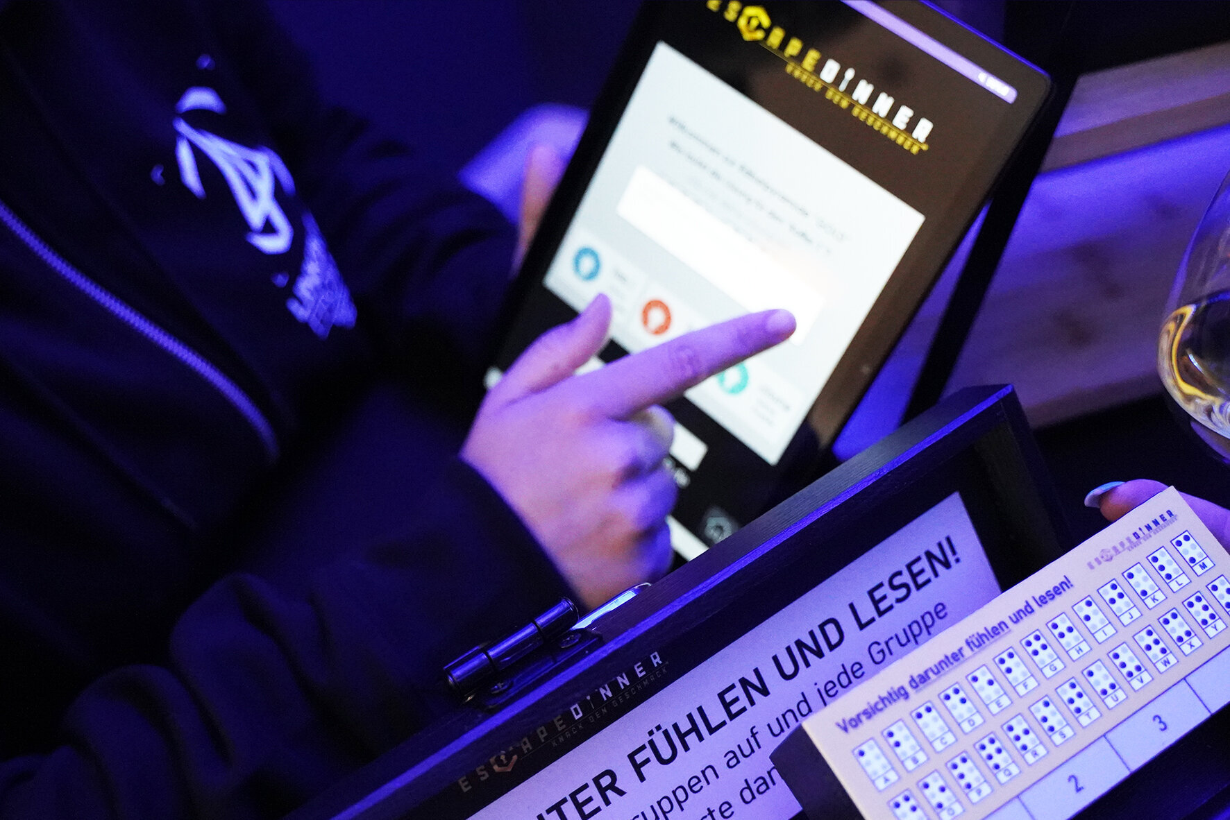 Bilder ESCAPE DINNER - Escape-Room als Dinnershow