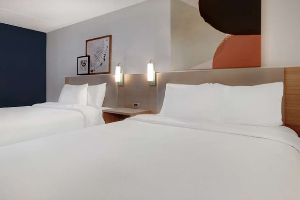 Images Spark by Hilton Rochester University Area