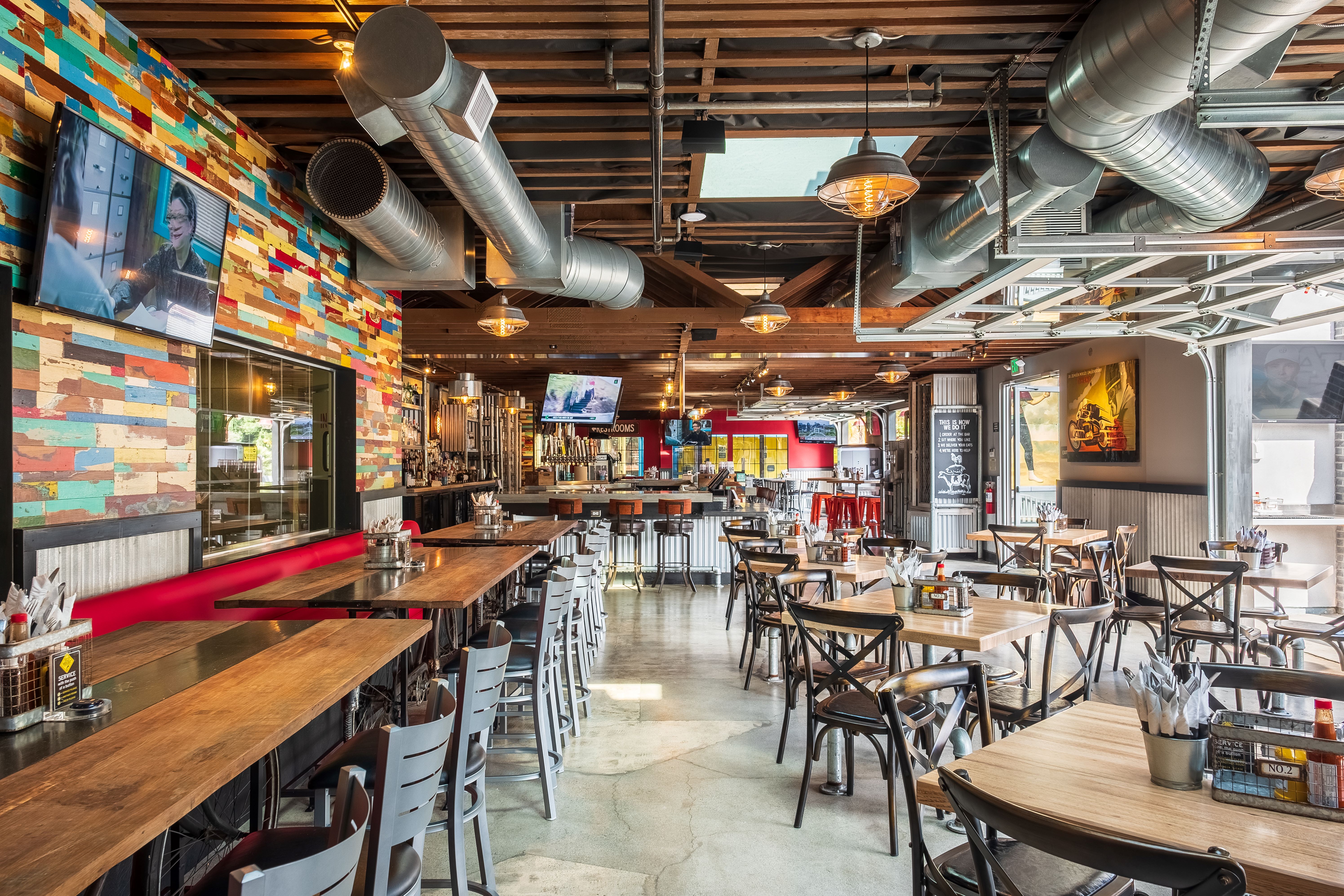 Located just across the I-8 from San Diego State, Del’s is the ultimate sports fan hang out featurin 