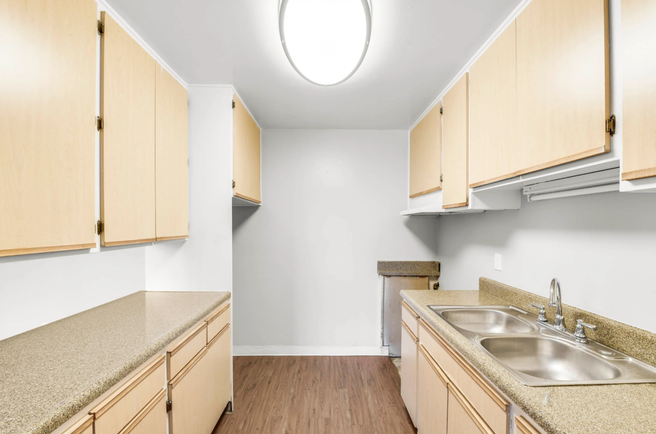 Spacious Full Size Kitchen