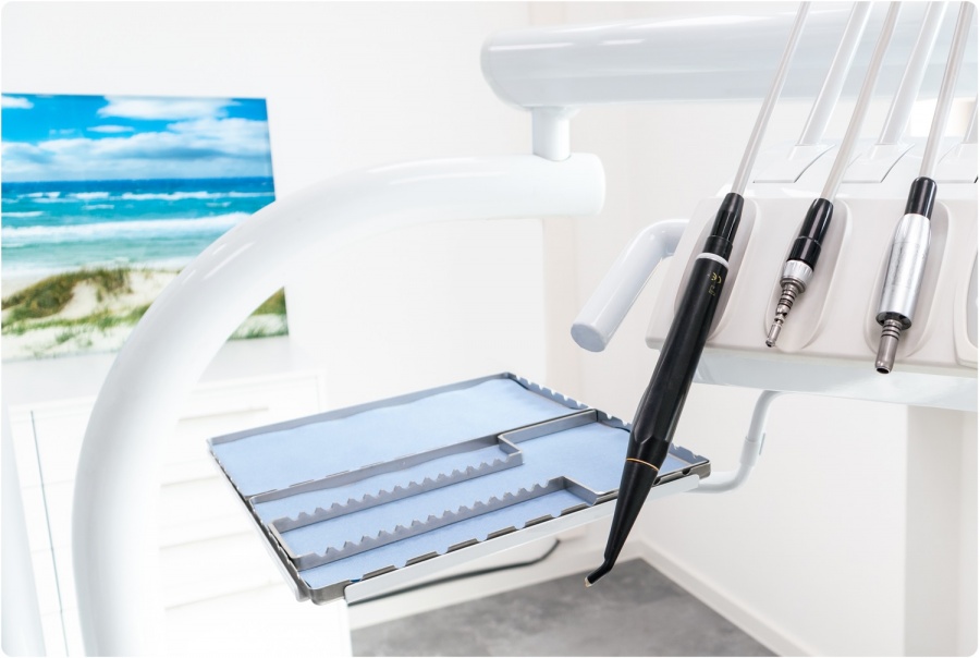 Dr. med. dent. Wolfgang Kirzinger, Uhlandstr. 1 in Weiden