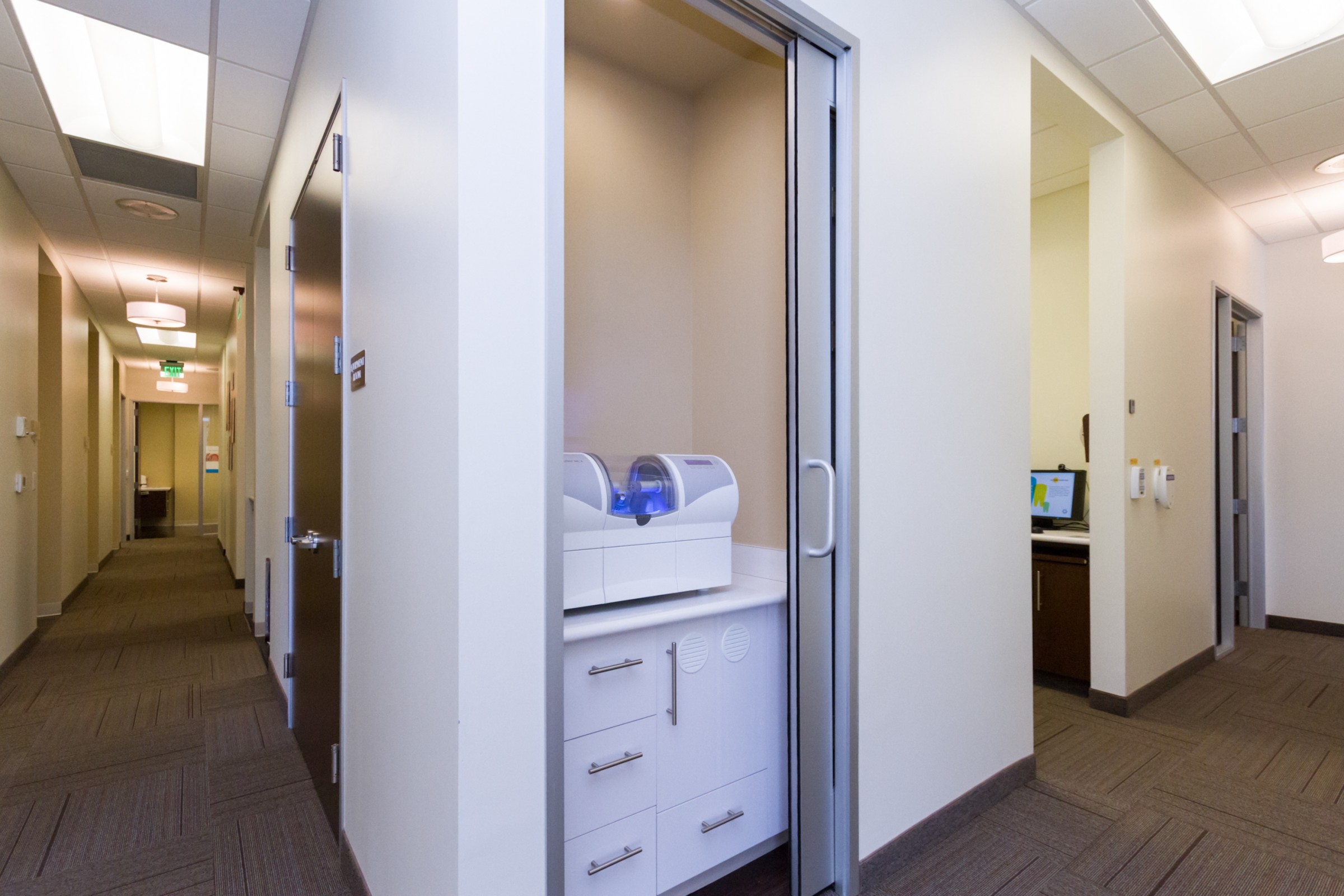 CEREC® CAD/CAM is the epitome of Modern Dentistry. It means that in just 2 hours you can have a crown!